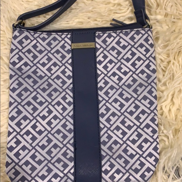 🎉tommy hilfiger crossbody🎉 - Picture 2 of 6